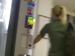 Прозрачни клинове блондинка