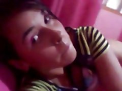 Брюнетка иска да даде задника