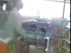 Уловени mastrubation в супермаркет