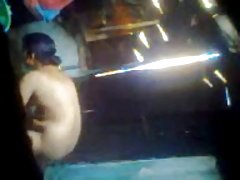 Индийски леля nudebath изложени от съсед