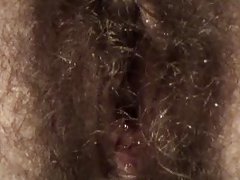 Жена ми с космати бобър.