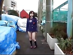 Тя обича да опитват нови неща японски
