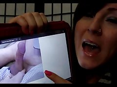 Тя знае сте педал...