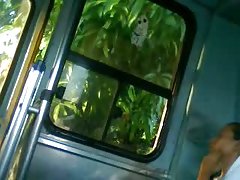 Мастурбираш в автобус