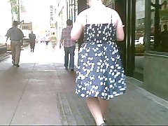 Блондинка получава роклята напълно издухан!