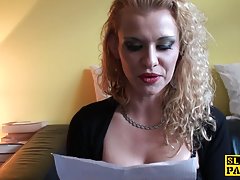 Британски sub доминиран докато еакулация