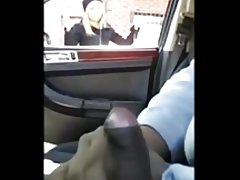 Мастурбация в колата