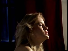 Milada събужда мъжа си.