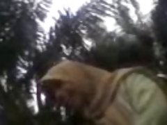 Малайски busty капак, целуна в устата