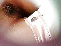 Воайор млади своите космати путка