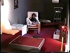 Прекрасна гледка на майка ми свирене в хола