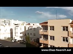 Избухвам на балкон, след душ