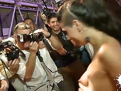 Leche 69 Юлия де Лусия в обществото