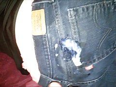 Жена ми мастурбира разстояние.. cum всички над нея levis