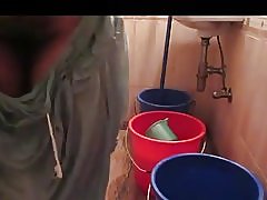 Секси индийски bhabhi измиване closthes