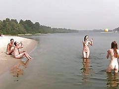 Млади нудистки плаж teen