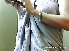 Скрити душ, уловени друг сестри приятел