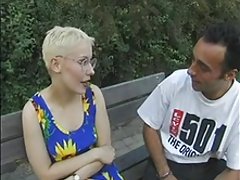 Немски milf с очила прецака в дърво