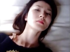 Азиатски момиче дава превъзходно свирка