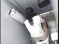 Арабски момиче тоалетна шпионин