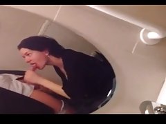 Тя е гадно в банята на mc правя