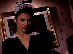 Кратко коси сервитьорка