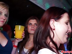 Handjob партия мадами в бляскавия Нощен клуб