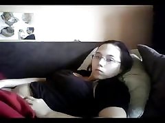 Гледайте не ми сестра мастурбираш. скрита камера