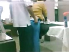 Пробиване ми секси milf жена, докато тя работи