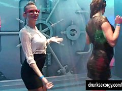 BI клуб мадами, обществено секс оргия