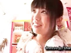 J-момиче се научава как да се вози на пенис за първи път (dmm.co.jp