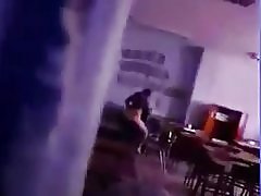 Тайно шибания в класната стая