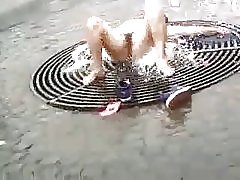 Гол на улицата