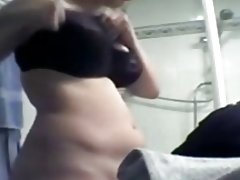 Скрита камера улавя чудовище гърди
