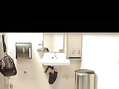 Секси момиче voyeured в банята