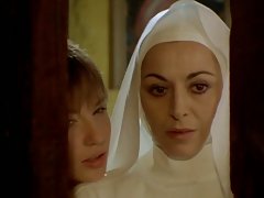Монахиня прелъстена от лесбийки!