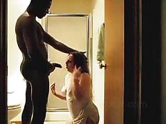 Interacial двойка чука в тоалетната