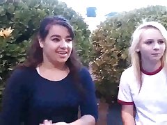 Лесбийки приятелка, изготвящ в парка