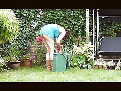 В градината