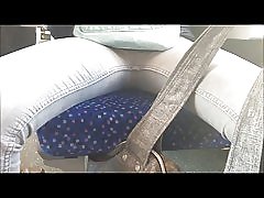 Дънки момиче в метро