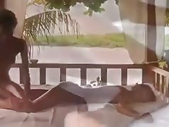 2 черни жени масажиране