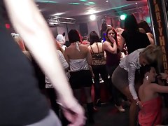 Група дяволите в дискотека