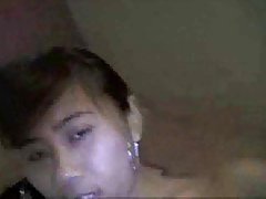 Азиатски hottie получава прецака лесбийки игри от бял човек