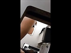 Гол брюнетка превръзка кабина