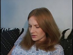 Slim бяла курва получава я путка пръста и облиза от черен човек